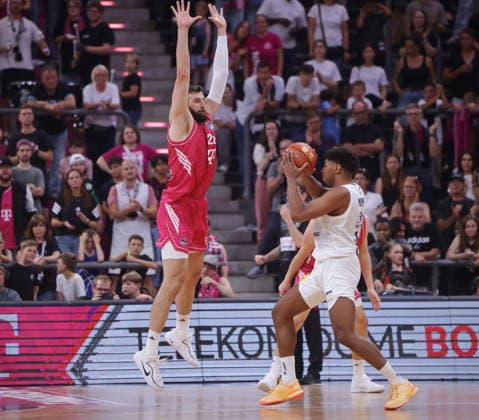 Leon Kratzer Telekom Baskets Bonn vs. SYNTAINICS MBC 3.Spieltag - Saison 2026 27
