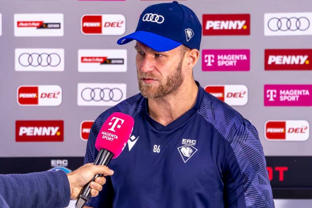 Ingolstadt, Deutschland 27. September 2026: PENNY DEL - 2026 2027 - Sp. 4 - ERC Ingolstadt gegen Adler Mannheim Im Bild: Daniel Pietta (ERCI) beim Interview vor dem Spiel Saturn Arena Bayern Copyright: xFotostandx xSchäferx