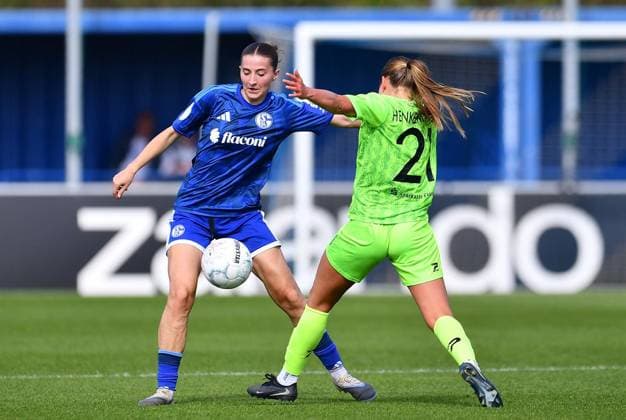 Schalke 04 - SGS Essen ** NUR FÜR REDAKTIONELLE ZWECKE ** EDITORIAL USE ONLY **<p>Fußball Frauen DFB-Pokall 1. Runde: Schalke 04 - SGS Essen am 27.09.2026 im Parkstadion in Gelsenkirchen Demi Victoria Pagel ( Schalke 04 ), links - Lia Henkelmann ( SGS Essen ), rechts Deutschland Nordrhein Westfalen Gelsenkirchen Copyright: ThorstenxTillmann