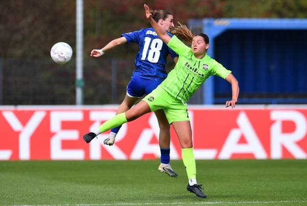 Schalke 04 - SGS Essen ** NUR FÜR REDAKTIONELLE ZWECKE ** EDITORIAL USE ONLY **<p>Fußball Frauen DFB-Pokall 1. Runde: Schalke 04 - SGS Essen am 27.09.2026 im Parkstadion in Gelsenkirchen Demi Victoria Pagel ( Schalke 04 ), links - Lia Henkelmann ( SGS Essen ), rechts Deutschland Nordrhein Westfalen Gelsenkirchen Copyright: ThorstenxTillmann
