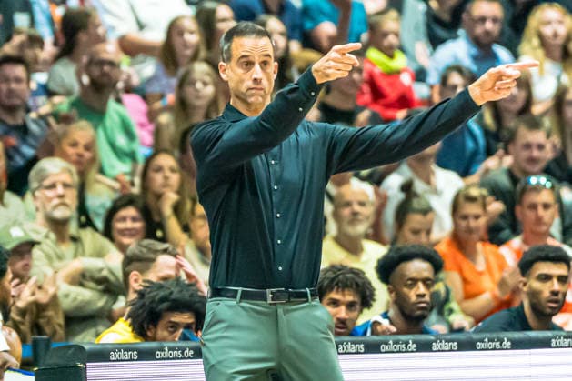 Chemnitz, Deutschland 27. September 2026: 1. BBL - 2026 2027 - Sp. 3 - Niners Chemnitz gegen Phoenix Hagen Im Bild: Head Coach Chris Harris (Hagen) Copyright: xFotostandx xNachtigallx