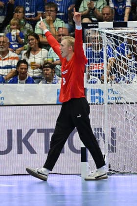 27.09.2026,GER, Handball, Herren, Opel HBL, Saison 2026 2027, 6. Spieltag, VfL Gummersbach vs. Bergischer HC Bertram Obling (VfL Gummersbach 16), freut sich ueber einen gehaltenen Ball DFB DFL regulations prohibit any use of photographs as image sequences and or quasi-video Gummersbach SCHWALBE arena NRW Deutschland Germany Copyright: xNordphoto Meuterx