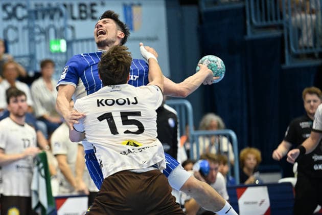 27.09.2026,GER, Handball, Herren, Opel HBL, Saison 2026 2027, 6. Spieltag, VfL Gummersbach vs. Bergischer HC Lars Kooij (BHC 15), im Zweikampf gegen Alex Dujshebaev (VfL Gummersbach 10), DFB DFL regulations prohibit any use of photographs as image sequences and or quasi-video Gummersbach SCHWALBE arena NRW Deutschland Germany Copyright: xNordphoto Meuterx