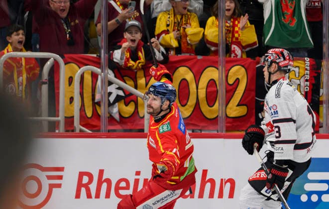 Jubel Kevin Orendorz (DEG) nach seinem Tor zum 1:0. Eishockey DEL2, Düsseldorfer EG (DEG) - ECDC Memmingen Indians (MM), am 27.09.2026 in Düsseldorf Deutschland. PSD Bank Dome