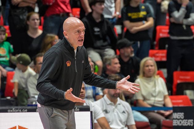 easyCredit Basketball Bundesliga, 3. Spieltag, Niners Chemnitz - Phoenix Hagen 27.09,2026 ab 16.30 Uhr Chemnitz, Chemnitz Arena Im Foto: Head Coach Rodrigo Pastore easyCredit Basketball Bundesliga, 3. Spieltag, Niners Chemnitz - Phoenix Hagen Chemnitz Sachsen Deutschland Copyright: xEHLxMedia MichelxKöhlerx 20262709-Niners-Chemnitz-Phoenix-Hagen_039