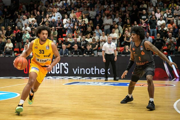 easyCredit Basketball Bundesliga, 3. Spieltag, Niners Chemnitz - Phoenix Hagen 27.09,2026 ab 16.30 Uhr Chemnitz, Chemnitz Arena Im Foto: 33 Trenton Gibson, 02 Stefan Smith easyCredit Basketball Bundesliga, 3. Spieltag, Niners Chemnitz - Phoenix Hagen Chemnitz Sachsen Deutschland Copyright: xEHLxMedia MichelxKöhlerx 20262709-Niners-Chemnitz-Phoenix-Hagen_045