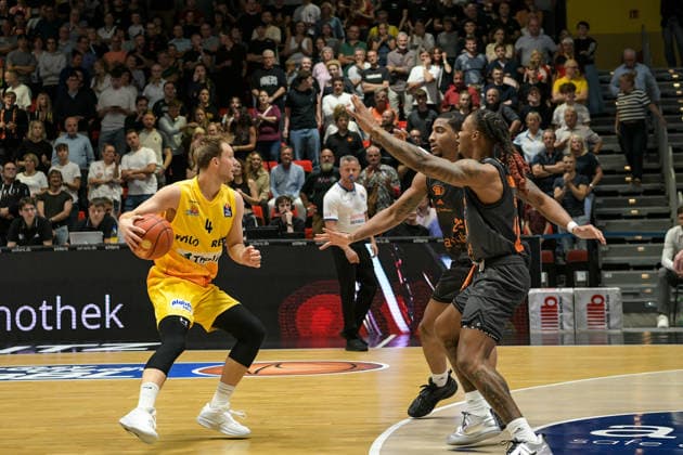 easyCredit Basketball Bundesliga, 3. Spieltag, Niners Chemnitz - Phoenix Hagen 27.09,2026 ab 16.30 Uhr Chemnitz, Chemnitz Arena Im Foto: 04 Bjarne Kraushaar, 24 Cobe Williams, 22 Nighaeal Ceaser easyCredit Basketball Bundesliga, 3. Spieltag, Niners Chemnitz - Phoenix Hagen Chemnitz Sachsen Deutschland Copyright: xEHLxMedia MichelxKöhlerx 20262709-Niners-Chemnitz-Phoenix-Hagen_046