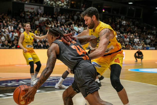 easyCredit Basketball Bundesliga, 3. Spieltag, Niners Chemnitz - Phoenix Hagen 27.09,2026 ab 16.30 Uhr Chemnitz, Chemnitz Arena Im Foto: 24 Cobe Williams easyCredit Basketball Bundesliga, 3. Spieltag, Niners Chemnitz - Phoenix Hagen Chemnitz Sachsen Deutschland Copyright: xEHLxMedia MichelxKöhlerx 20262709-Niners-Chemnitz-Phoenix-Hagen_065