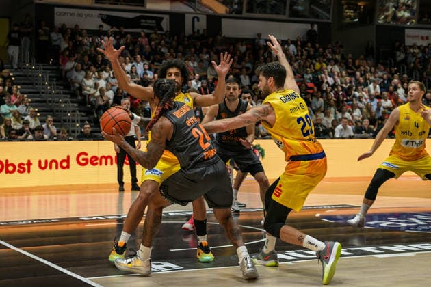 easyCredit Basketball Bundesliga, 3. Spieltag, Niners Chemnitz - Phoenix Hagen 27.09,2026 ab 16.30 Uhr Chemnitz, Chemnitz Arena Im Foto: 24 Cobe Williamsm, 33 Trenton Gibson, 29 Patricio Garino easyCredit Basketball Bundesliga, 3. Spieltag, Niners Chemnitz - Phoenix Hagen Chemnitz Sachsen Deutschland Copyright: xEHLxMedia MichelxKöhlerx 20262709-Niners-Chemnitz-Phoenix-Hagen_067