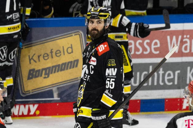 Krefeld, Deutschland 27. September 2026: PENNY DEL - 2026 2027 - Sp. 4 - Krefeld Pinguine gegen Schwenninger Wild Wings Im Bild: Davis Vandane (Krefeld) YAYLA ARENA Nordrhein Westfalen Copyright: xFotostandx xGoertzx