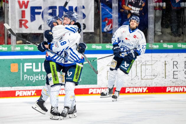 27.09.2026 - Eishockey - Saison 2026 2027 - Penny DEL - Nürnberg Ice Tigers Icetigers - Straubing Tigers - ThHa - xthxhax - Torjubel, Freude, Jubel Skyler McKenzie (86, Straubing Tigers ) Tyler Madden (18, Straubing Tigers ) ??