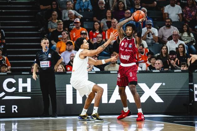 Neu Ulm, Deutschland, 27.09.26: Michael Rataj (ratiopharm ulm) und Eddie Colbert III (Fitness first Wuerzburg Baskets) im Zweikampf waehrend des Basketball Bundesliga Spiels zwischen ratiopharm ulm vs Fitness first Wuerzburg Baskets in der ratiopharm Arena am 27. September 2026 in Neu Ulm, Deutschland. (Foto von Harry Langer DeFodi Images) ratiopharm Arena, Germany, 27.09.26: Michael Rataj (ratiopharm ulm) und Eddie Colbert III (Fitness first Wuerzburg Baskets) battle for the ball during the Basketball Bundesliga match between ratiopharm ulm vs Fitness first Wuerzburg Baskets at Neu Ulm on September 27, 2026 in ratiopharm Arena, Germany. (Photo by Harry Langer DeFodi Images) (Photo by Harry Langer DeFodi Images) -