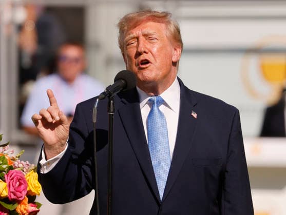 President Donald Trump speaks to the crowd before the start of the final day of the 2026 President s Cup golf tournament at Medinah Country Club in Chicago, Illinois, on Sunday, September 27, 2026.  CHI20260927708 TANNENxMAURY