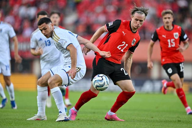 SOCCER - NL, AUT vs KOS VIENNA,AUSTRIA,27.SEP.26 - SOCCER - UEFA Nations League, OEFB international match, Länderspiel, Nationalmannschaft Austria vs Kosovo. Image shows Rron Raci (Kosovo) and Patrick Wimmer (Austria).  GEPAxpictures xAvnixRetkoceri