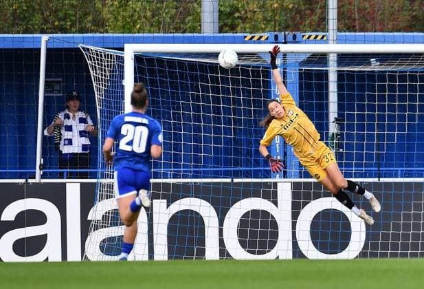 Schalke 04 - SGS Essen ** NUR FÜR REDAKTIONELLE ZWECKE ** EDITORIAL USE ONLY **<p>Fußball Frauen DFB-Pokall 1. Runde: Schalke 04 - SGS Essen am 27.09.2026 im Parkstadion in Gelsenkirchen Julia Kassen ( SGS Essen ) Deutschland Nordrhein Westfalen Gelsenkirchen Copyright: ThorstenxTillmann