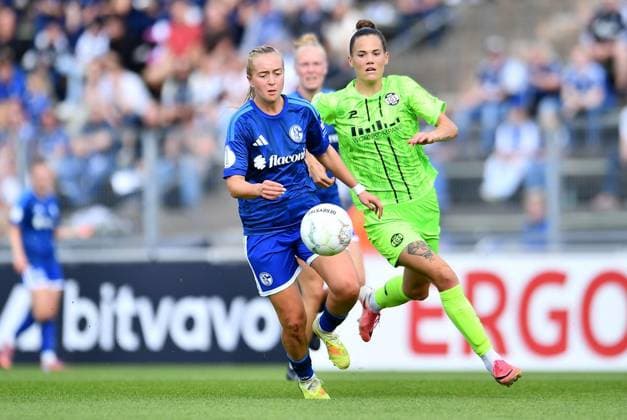 Schalke 04 - SGS Essen ** NUR FÜR REDAKTIONELLE ZWECKE ** EDITORIAL USE ONLY **<p>Fußball Frauen DFB-Pokall 1. Runde: Schalke 04 - SGS Essen am 27.09.2026 im Parkstadion in Gelsenkirchen Nele Schmidt ( Schalke 04 ), vorne - Vanessza Nagy ( SGS Essen ), hinten Deutschland Nordrhein Westfalen Gelsenkirchen Copyright: ThorstenxTillmann
