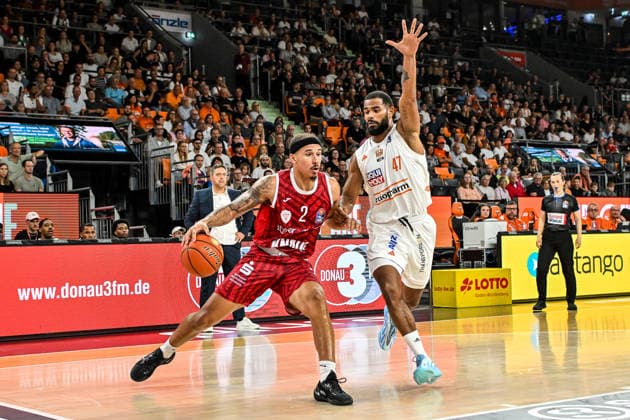 27.09.2026, GER, Basketball, Herren, easycredit Basketball Bundesliga, Saison 2026 2027, 3. Spieltag, ratiopharm Ulm vs Fitness First Würzburg Baskets Max Jones (Wuerzburg, 2), Marvin Heckel (Ulm, 47) Neu-Ulm ratiopharm Arena Bayern Deutschland Copyright: xNordphotox xHafnerx