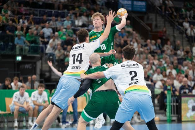 Handball, HBL2: SC DHfK Leipzig - TSV Bayer Dormagen; 27.09.2026 Finn Schroven (19, SC DHfK Leipzig) springt am höchsten. Handball, 2. Bundesliga, Saison 2026 2027, 5. Spieltag: SC DHfK Leipzig vs. TSV Bayer Dormagen am 27.09.2026 in der Quarterback Immobilien Arena Leipzig. Copyright: xBEAUTIFULxSPORTS JanxKaeferx