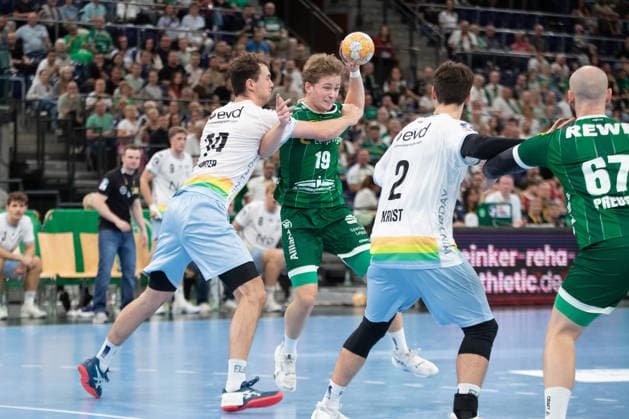Handball, HBL2: SC DHfK Leipzig - TSV Bayer Dormagen; 27.09.2026 Finn Schroven (19, SC DHfK Leipzig) am Ball. Handball, 2. Bundesliga, Saison 2026 2027, 5. Spieltag: SC DHfK Leipzig vs. TSV Bayer Dormagen am 27.09.2026 in der Quarterback Immobilien Arena Leipzig. Copyright: xBEAUTIFULxSPORTS JanxKaeferx