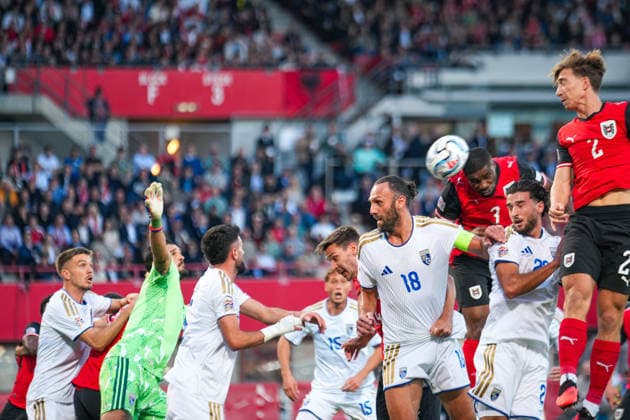Fussball: Österreich Nationalteam: UEFA Nations League 2026 2027 - Liga B, Gruppe B3, 2. Spieltag, 27.09.2026 - Österreich (ÖFB) vs. Kosovo (FFK) - Ernst-Happel-Stadion (Wien, Österreich); Kevin Danso (Österreich, 3) und David Affengruber (Österreich, 2) mit dem Kopfball Copyright: xLukasxBierederx