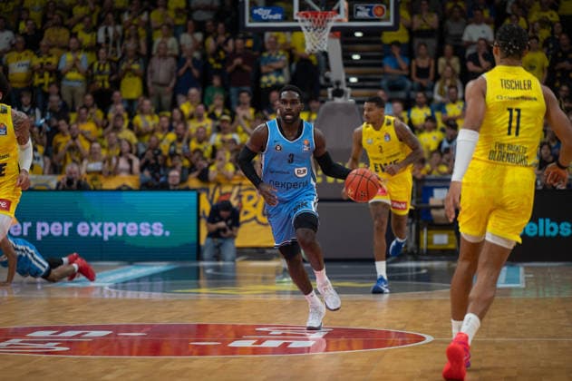 27.09.2026, GER, Basketball, Bundesliga 3.Spieltag, Saison 2026 2027, Oldenburg, EWE Arena, EWE Baskets Oldenburg vs Veolia Towers Hamburg Osaro RICH ( Veolia Towers Hamburg 3 ) Oldenburg EWE Arena Niedersachsen Deutschland Copyright: xnordphotoxGmbHx xRojahnx