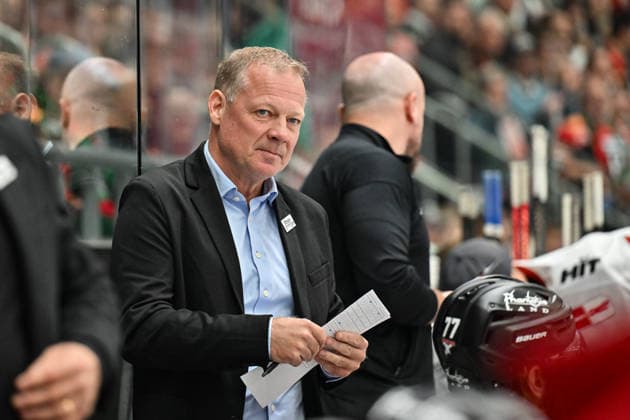 Penny DEL; Augsburger Panther - Kölner Haie, 27.09.2026 AUGSBURG, GERMANY; 27. SEPTEMBER: im Bild Thomas BERGLUND Cheftrainer Kölner Haie während dem Match der Penny DEL zwischen den Augsburger Panthern und den Kölner Haien am 4. Spieltag im Curt Frenzel Stadion Copyright: xBEAUTIFULxSPORTS Goldbergx