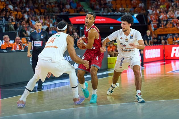 Armel Traore (ratiopharm ulm, 07), Sam Griffin (Wuerzburg Baskets, 04), Adam Atamna (ratiopharm ulm, 00) GER, Ratiopharm Ulm vs. Wuerzburg Baskets, Basketball, 1. Bundesliga, 3. Spieltag, Spielzeit 2026 2027, 27.09.2026 GER, Ratiopharm Ulm vs. Wuerzburg Baskets, Basketball, 1. Bundesliga, 3. Spieltag, Spielzeit 2026 2027, 27.09.2026 Neu-Ulm Copyright: xEibner-Pressefoto GeraldxOelze-dexStoppanyx EP_ODS