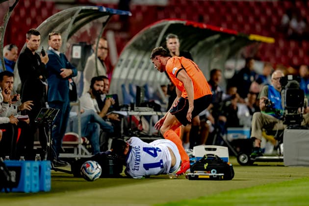 BELGRADO - ServiÃ« forward Andrija Å½ivkoviÄ‡, Nederland defender Micky van de Ven during the UEFA Nations League match between Servie and Nederland at Rajko Mitic Stadion on 27 September 2026 in Belgrado, Servie. (Photo by DeFodi Images) -