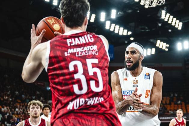 Neu Ulm, Deutschland, 27.09.26: Alen Pjanic und Armel Traore (ratiopharm ulm) gestikuliert, gestik waehrend des Basketball Bundesliga Spiels zwischen ratiopharm ulm vs Fitness first Wuerzburg Baskets in der ratiopharm Arena am 27. September 2026 in Neu Ulm, Deutschland. (Foto von Harry Langer DeFodi Images) ratiopharm Arena, Germany, 27.09.26: Alen Pjanic und Armel Traore (ratiopharm ulm) gestures during the Basketball Bundesliga match between ratiopharm ulm vs Fitness first Wuerzburg Baskets at Neu Ulm on September 27, 2026 in ratiopharm Arena, Germany. (Photo by Harry Langer DeFodi Images) (Photo by Harry Langer DeFodi Images) -