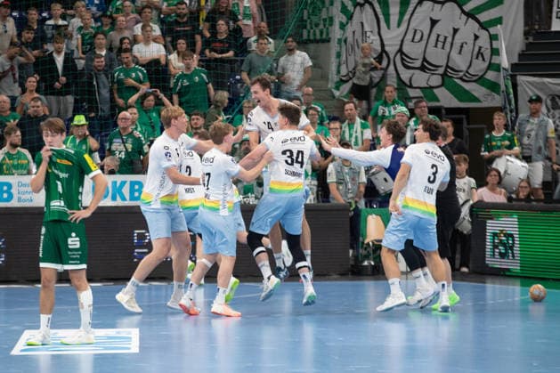 Handball, HBL2: SC DHfK Leipzig - TSV Bayer Dormagen; 27.09.2026 Jubel beim Team von Bayer Dormagen über den Sieg. Freude, Emotionen. Handball, 2. Bundesliga, Saison 2026 2027, 5. Spieltag: SC DHfK Leipzig vs. TSV Bayer Dormagen am 27.09.2026 in der Quarterback Immobilien Arena Leipzig. Copyright: xBEAUTIFULxSPORTS JanxKaeferx