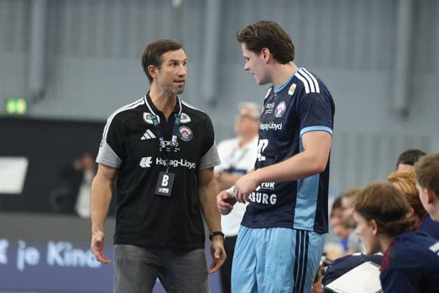 Handball I Herren I Saison 2026 2027 I Bundesliga I 6. Spieltag I Handball Club Hamburg - HSG Wetzlar I 27.09.2026 Torsten Jansen (Handball Club Hamburg) Jan-Christian Schmidt (42, Handball Club Hamburg) Hamburg Alsterdorfer Sporthalle Hamburg Deutschland Copyright: xLobeca RalfxHomburgx