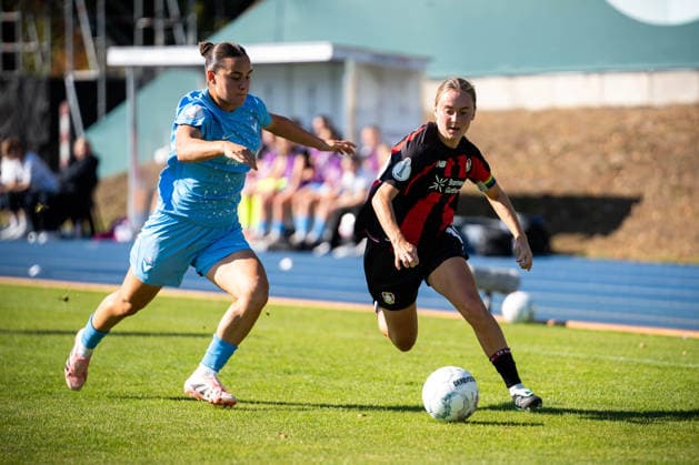 DFB-Pokal: FC Viktoria Berlin vs. Bayer 04 Leverkusen; Berlin, 27.09.2026 DFB-Pokal Frauen: Sofie ZDEBEL (Bayer 04 Leverkusen 16) und Leyila AYDIN (Viktoria Berlin 47) während dem Spiel FC Viktoria Berlin vs. Bayer 04 Leverkusen im Stadion Lichterfelde am September 27, 2026 in Berlin, Deutschland. Copyright: xBEAUTIFULxSPORTS Kuehnx
