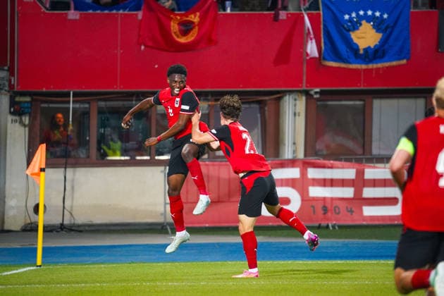 Fussball: Österreich Nationalteam: UEFA Nations League 2026 2027 - Liga B, Gruppe B3, 2. Spieltag, 27.09.2026 - Österreich (ÖFB) vs. Kosovo (FFK) - Ernst-Happel-Stadion (Wien, Österreich); Junior Adamu (Österreich, 8) mit dem Tor zum 2:0 - Torjubel, Jubel - Patrick Wimmer (Österreich, 21) Copyright: xLukasxBierederx