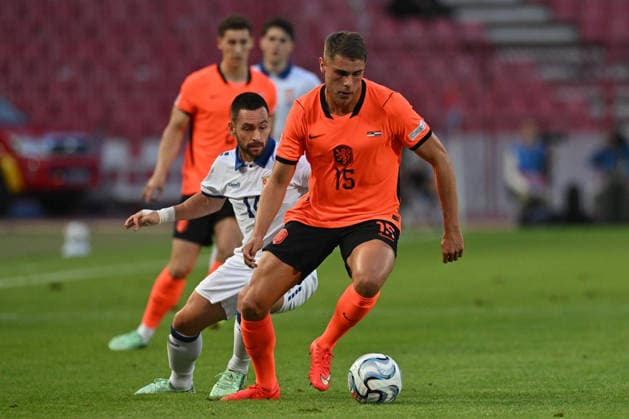 SERBIA vs NETHERLANDS MICKY VAN DE VEN vs ANDRIJA ZIVKOVIC football Serbia vs Netherlands UEFA Nations league match at Rajko Mitic stadium , Belgrade 27.09.2026 Foto: FOOTBALL, SERBIA, NETHERLANDS, UEFA NATIONS LEAGUE Beograd Rajko Mitic stadium Serbia Copyright: xMarkoxMetlas xMNxPressx