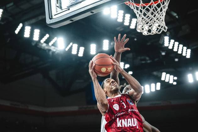 Neu Ulm, Deutschland, 27.09.26: Kenny Dye (Fitness first Wuerzburg Baskets) und Oluwasimisola Shittu (ratiopharm ulm) im Zweikampf waehrend des Basketball Bundesliga Spiels zwischen ratiopharm ulm vs Fitness first Wuerzburg Baskets in der ratiopharm Arena am 27. September 2026 in Neu Ulm, Deutschland. (Foto von Harry Langer DeFodi Images) ratiopharm Arena, Germany, 27.09.26: Kenny Dye (Fitness first Wuerzburg Baskets) und Oluwasimisola Shittu (ratiopharm ulm) battle for the ball during the Basketball Bundesliga match between ratiopharm ulm vs Fitness first Wuerzburg Baskets at Neu Ulm on September 27, 2026 in ratiopharm Arena, Germany. (Photo by Harry Langer DeFodi Images) (Photo by Harry Langer DeFodi Images) -