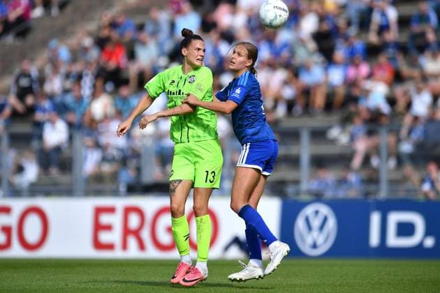Schalke 04 - SGS Essen ** NUR FÜR REDAKTIONELLE ZWECKE ** EDITORIAL USE ONLY **<p>Fußball Frauen DFB-Pokall 1. Runde: Schalke 04 - SGS Essen am 27.09.2026 im Parkstadion in Gelsenkirchen Vanessza Nagy ( SGS Essen ), links - Pia Sophie Rybacki ( Schalke 04 ), rechts Deutschland Nordrhein Westfalen Gelsenkirchen Copyright: ThorstenxTillmann