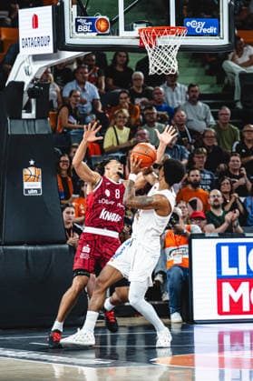 Neu Ulm, Deutschland, 27.09.26: Brandon Tischler (Fitness first Wuerzburg Baskets) und Ibi Watson (ratiopharm ulm) im Zweikampf waehrend des Basketball Bundesliga Spiels zwischen ratiopharm ulm vs Fitness first Wuerzburg Baskets in der ratiopharm Arena am 27. September 2026 in Neu Ulm, Deutschland. (Foto von Harry Langer DeFodi Images) ratiopharm Arena, Germany, 27.09.26: Brandon Tischler (Fitness first Wuerzburg Baskets) und Ibi Watson (ratiopharm ulm) battle for the ball during the Basketball Bundesliga match between ratiopharm ulm vs Fitness first Wuerzburg Baskets at Neu Ulm on September 27, 2026 in ratiopharm Arena, Germany. (Photo by Harry Langer DeFodi Images) (Photo by Harry Langer DeFodi Images) -