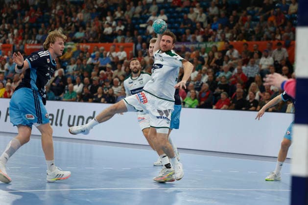 Handball 1. Opel Bundesliga 2026 2027 - Handball Club Hamburg (HCH) vs. HSG Wetzlar Dominik Mappes (Wetzlar) wirft aufs Tor . Sporthalle Hamburg Hamburg Foto: Frank Schoof