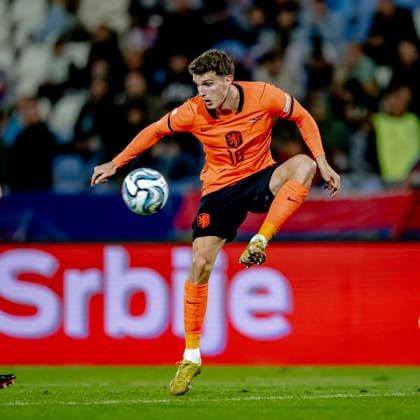 BELGRADO - Nederland midfielder Guus Til during the UEFA Nations League match between Servie and Nederland at Rajko Mitic Stadion on 27 September 2026 in Belgrado, Servie. (Photo by DeFodi Images) -