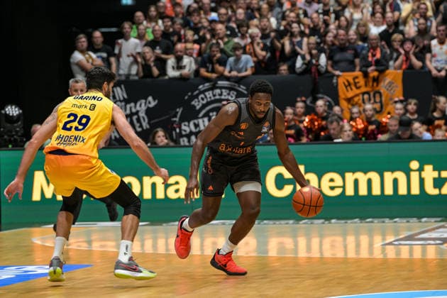easyCredit Basketball Bundesliga, 3. Spieltag, Niners Chemnitz - Phoenix Hagen 27.09,2026 ab 16.30 Uhr Chemnitz, Chemnitz Arena Im Foto: 29 Patricio Garino, 01 Phlandrous Fleming JR easyCredit Basketball Bundesliga, 3. Spieltag, Niners Chemnitz - Phoenix Hagen Chemnitz Sachsen Deutschland Copyright: xEHLxMedia MichelxKöhlerx 20262709-Niners-Chemnitz-Phoenix-Hagen_125