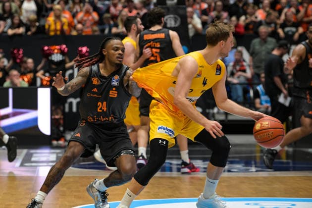 easyCredit Basketball Bundesliga, 3. Spieltag, Niners Chemnitz - Phoenix Hagen 27.09,2026 ab 16.30 Uhr Chemnitz, Chemnitz Arena Im Foto: 24 Cobe Williams, 04 Bjarne Kraushaar easyCredit Basketball Bundesliga, 3. Spieltag, Niners Chemnitz - Phoenix Hagen Chemnitz Sachsen Deutschland Copyright: xEHLxMedia MichelxKöhlerx 20262709-Niners-Chemnitz-Phoenix-Hagen_132
