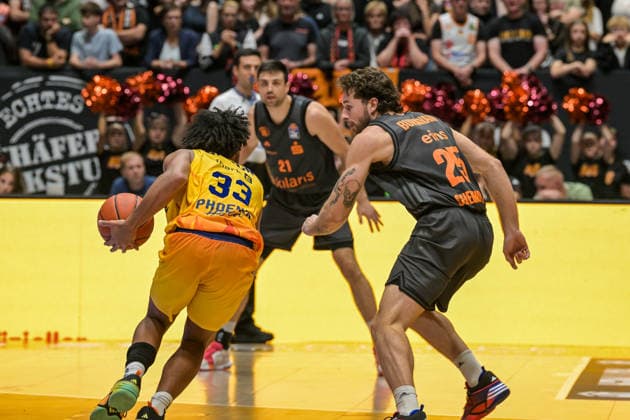 easyCredit Basketball Bundesliga, 3. Spieltag, Niners Chemnitz - Phoenix Hagen 27.09,2026 ab 16.30 Uhr Chemnitz, Chemnitz Arena Im Foto: 33 Trenton Gibson, 25 Ben Burnham easyCredit Basketball Bundesliga, 3. Spieltag, Niners Chemnitz - Phoenix Hagen Chemnitz Sachsen Deutschland Copyright: xEHLxMedia MichelxKöhlerx 20262709-Niners-Chemnitz-Phoenix-Hagen_141