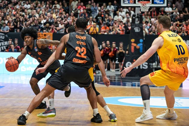 easyCredit Basketball Bundesliga, 3. Spieltag, Niners Chemnitz - Phoenix Hagen 27.09,2026 ab 16.30 Uhr Chemnitz, Chemnitz Arena Im Foto: 02 Stefan Smith, 22 Nighaeal Ceaser, 10 Fabian Bleck easyCredit Basketball Bundesliga, 3. Spieltag, Niners Chemnitz - Phoenix Hagen Chemnitz Sachsen Deutschland Copyright: xEHLxMedia MichelxKöhlerx 20262709-Niners-Chemnitz-Phoenix-Hagen_151