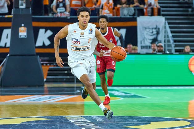 Michael Rataj (ratiopharm ulm, 12), Eddie Colbert III (Wuerzburg Baskets, 00) GER, Ratiopharm Ulm vs. Wuerzburg Baskets, Basketball, 1. Bundesliga, 3. Spieltag, Spielzeit 2026 2027, 27.09.2026 GER, Ratiopharm Ulm vs. Wuerzburg Baskets, Basketball, 1. Bundesliga, 3. Spieltag, Spielzeit 2026 2027, 27.09.2026 Neu-Ulm Copyright: xEibner-Pressefoto GeraldxOelze-dexStoppanyx EP_ODS