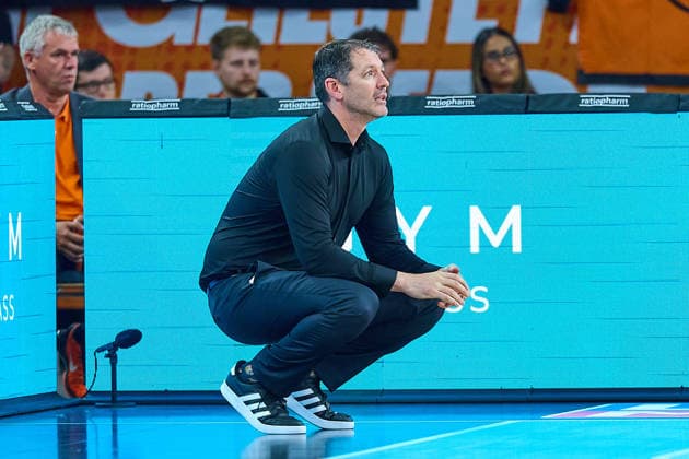 Ty Harrelson (ratiopharm ulm, Cheftrainer) GER, Ratiopharm Ulm vs. Wuerzburg Baskets, Basketball, 1. Bundesliga, 3. Spieltag, Spielzeit 2026 2027, 27.09.2026 GER, Ratiopharm Ulm vs. Wuerzburg Baskets, Basketball, 1. Bundesliga, 3. Spieltag, Spielzeit 2026 2027, 27.09.2026 Neu-Ulm Copyright: xEibner-Pressefoto GeraldxOelze-dexStoppanyx EP_ODS
