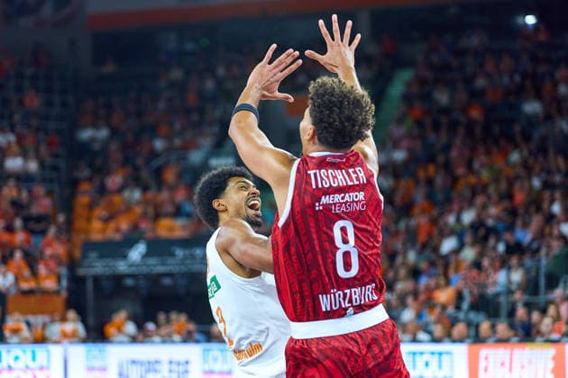 Ibi Watson (ratiopharm ulm, 02), Brandon Tischler (Wuerzburg Baskets, 08) GER, Ratiopharm Ulm vs. Wuerzburg Baskets, Basketball, 1. Bundesliga, 3. Spieltag, Spielzeit 2026 2027, 27.09.2026 GER, Ratiopharm Ulm vs. Wuerzburg Baskets, Basketball, 1. Bundesliga, 3. Spieltag, Spielzeit 2026 2027, 27.09.2026 Neu-Ulm Copyright: xEibner-Pressefoto GeraldxOelze-dexStoppanyx EP_ODS
