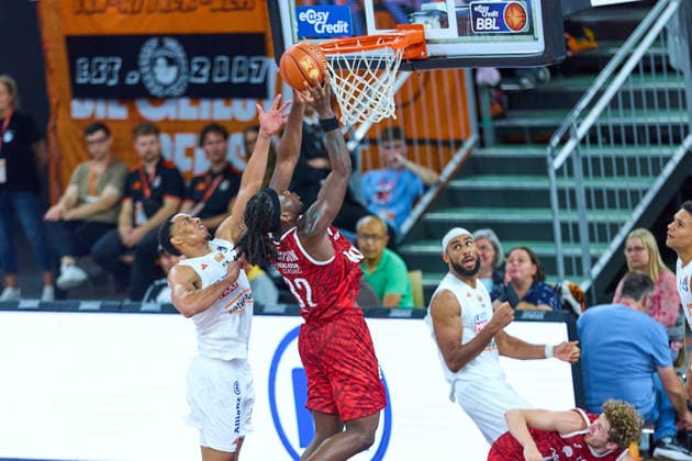 Jaylen Sims (ratiopharm ulm, 30), 32w im Kampf unter dem Korb94z GER, Ratiopharm Ulm vs. Wuerzburg Baskets, Basketball, 1. Bundesliga, 3. Spieltag, Spielzeit 2026 2027, 27.09.2026 GER, Ratiopharm Ulm vs. Wuerzburg Baskets, Basketball, 1. Bundesliga, 3. Spieltag, Spielzeit 2026 2027, 27.09.2026 Neu-Ulm Copyright: xEibner-Pressefoto GeraldxOelze-dexStoppanyx EP_ODS