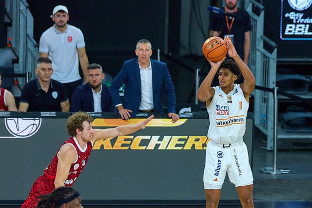 Calvin Wishart (Wuerzburg Baskets, 10), Meissa Faye (ratiopharm ulm, 11) GER, Ratiopharm Ulm vs. Wuerzburg Baskets, Basketball, 1. Bundesliga, 3. Spieltag, Spielzeit 2026 2027, 27.09.2026 GER, Ratiopharm Ulm vs. Wuerzburg Baskets, Basketball, 1. Bundesliga, 3. Spieltag, Spielzeit 2026 2027, 27.09.2026 Neu-Ulm Copyright: xEibner-Pressefoto GeraldxOelze-dexStoppanyx EP_ODS