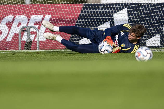 STOCKHOLM, SWEDEN - SEPTEMBER 27: Goalkeeper Melker Ellborg of Sweden during the training session on Bosön ahead of the Nations league soccer game between Sweden and Poland on Strawberry Arena in Stockholm, Sweden on September 27. Copyright: xPhilipxKangasx xSPPx Sportspressphoto_SPR241249