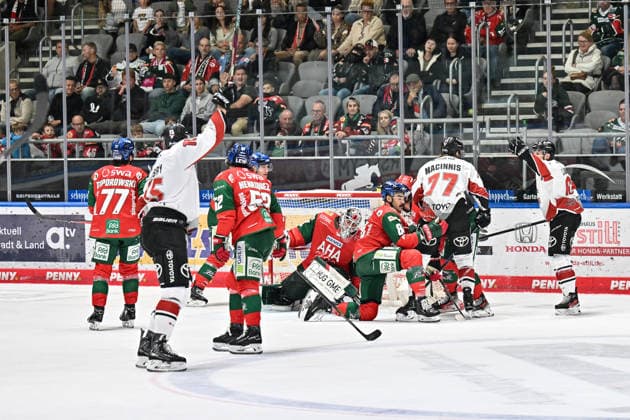 Penny DEL; Augsburger Panther - Kölner Haie, 27.09.2026 AUGSBURG, GERMANY; 27. SEPTEMBER: Jubel der Gäste nach dem Treffer zum 3-5 durch Ryan MACINNIS (Kölner Haie 77) während dem Match der Penny DEL zwischen den Augsburger Panthern und den Kölner Haien am 4. Spieltag im Curt Frenzel Stadion Copyright: xBEAUTIFULxSPORTS Goldbergx